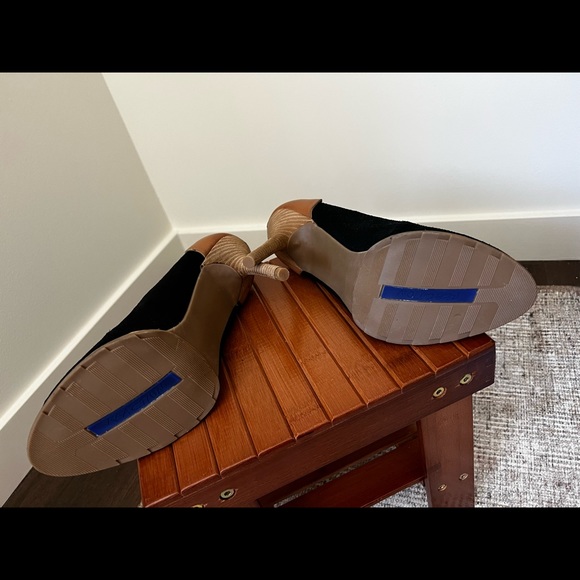 Kenneth Cole Reaction Black and Tan 4 inch heel size 8.5 - Picture 3 of 4